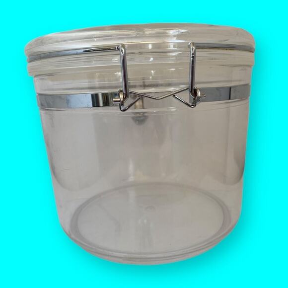 Clear Plastic Airtight Food Storage Container With Locking Lid & Metal Clamp - Picture 4 of 8